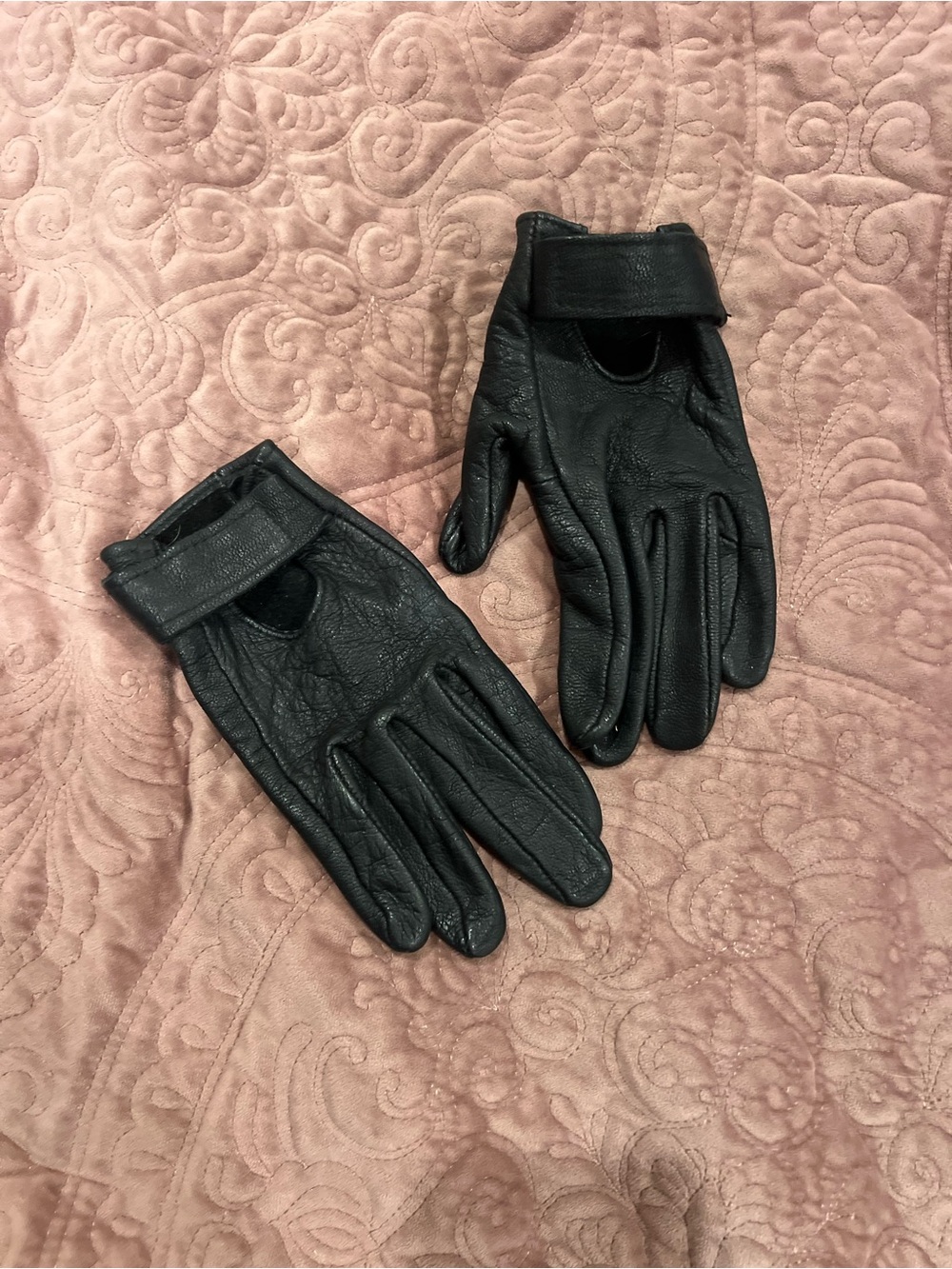 Classic women Black Leather Driving Gloves